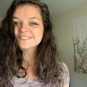 Meet your Posher, Emily